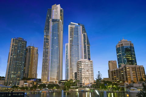 Holiday Holiday Circle On Cavill Apartments - Whitsundays Accommodation 0