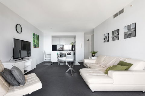 Holiday Holiday Circle On Cavill Apartments - Whitsundays Accommodation 7