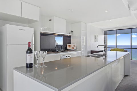 Holiday Holiday Circle On Cavill Apartments - Whitsundays Accommodation 38