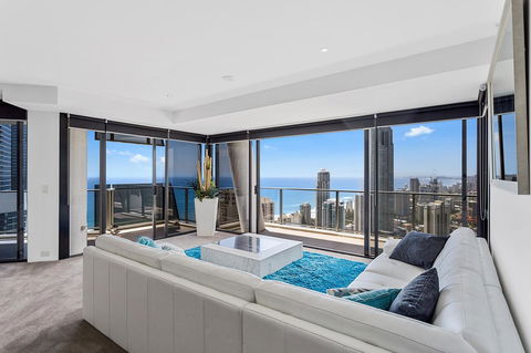 Holiday Holiday Circle On Cavill Apartments - Whitsundays Accommodation 4