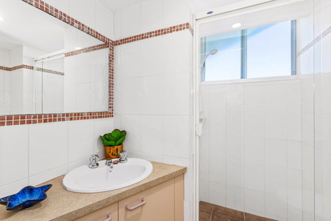 Rainbow Commodore Coolangatta - Whitsundays Accommodation 24