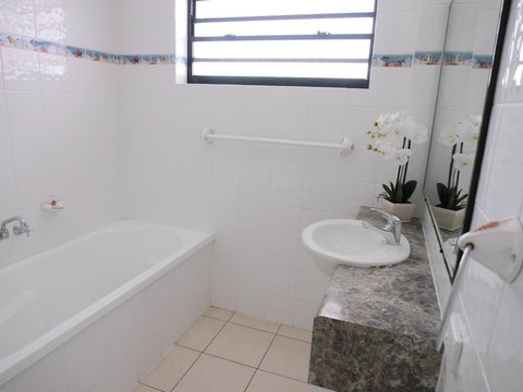 Cylinder Beach Mooloomba Unit 3 - Whitsundays Accommodation 10