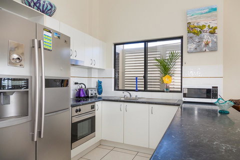 Cylinder Beach Mooloomba Unit 3 - Whitsundays Accommodation 6