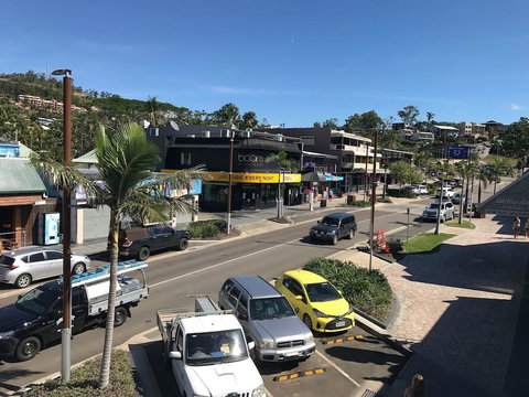 Location! 2BR Town View Unit In Centre Of Airlie. - Whitsundays Accommodation 12