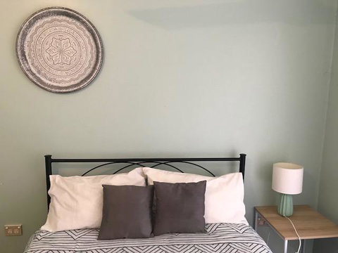 Location! 2BR Town View Unit In Centre Of Airlie. - Whitsundays Accommodation 10