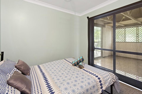 Location! 2BR Town View Unit In Centre Of Airlie. - Whitsundays Accommodation 5