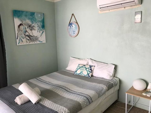 Location! 2BR Town View Unit In Centre Of Airlie. - Whitsundays Accommodation 6