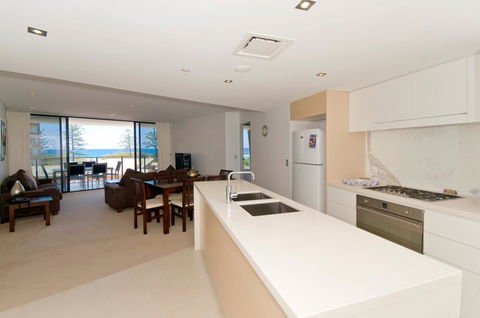 Ambience On Burleigh Beach - Whitsundays Accommodation 24