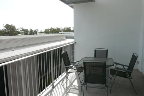 Monterey Apartments Moranbah - Whitsundays Accommodation 2