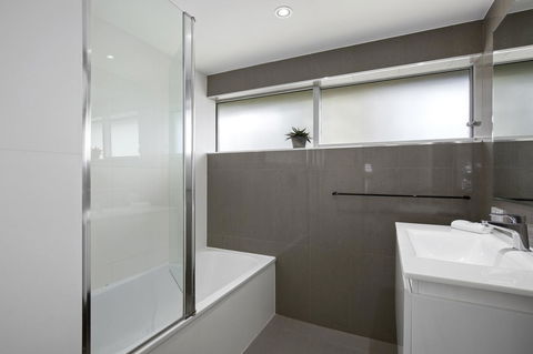 Narrowneck Court Holiday Apartments - Whitsundays Accommodation 9