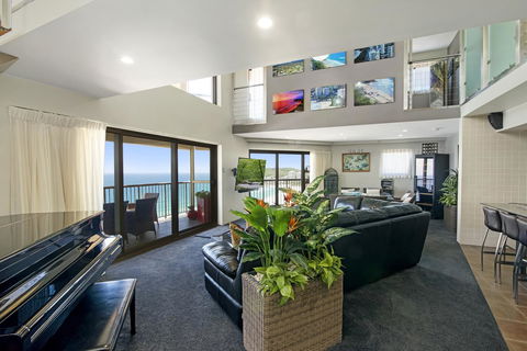 Burleigh Esplanade Apartments - Whitsundays Accommodation 26