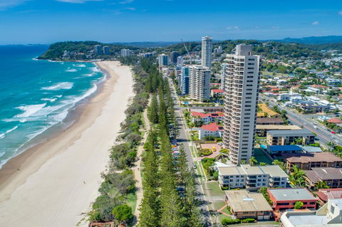 Burleigh Esplanade Apartments - Whitsundays Accommodation 19