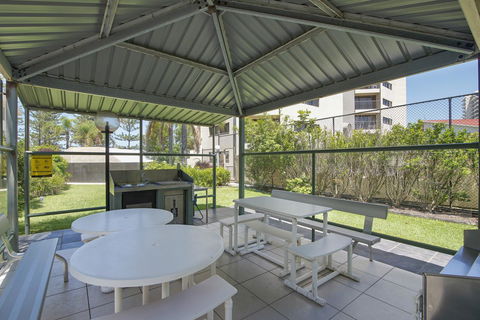 Burleigh Esplanade Apartments - Whitsundays Accommodation 24