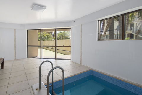 Burleigh Esplanade Apartments - Whitsundays Accommodation 23
