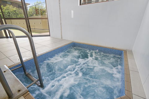 Burleigh Esplanade Apartments - Whitsundays Accommodation 22