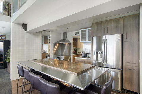 Burleigh Esplanade Apartments - Whitsundays Accommodation 18