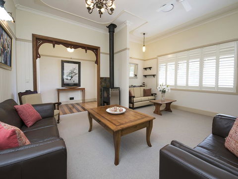 The Guesthouse Maleny - Whitsundays Accommodation 24