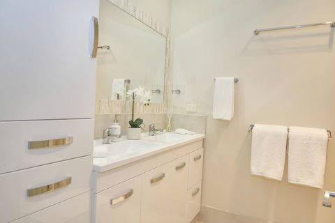 The Guesthouse Maleny - Whitsundays Accommodation 9