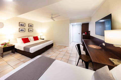 Hides Hotel - Whitsundays Accommodation 7