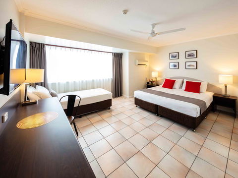 Hides Hotel - Whitsundays Accommodation 1