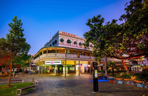 Hides Hotel - Whitsundays Accommodation 23