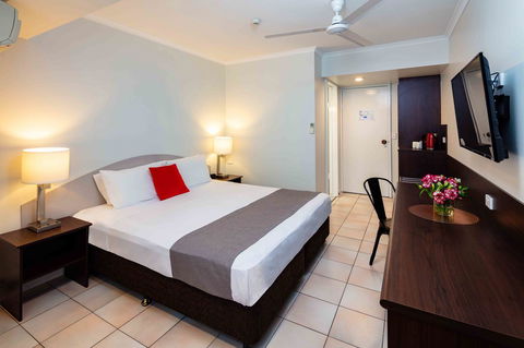 Hides Hotel - Whitsundays Accommodation 3