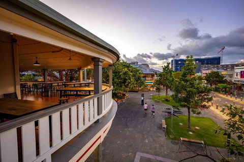 Hides Hotel - Whitsundays Accommodation 26