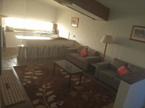 Arkana Motel - Whitsundays Accommodation 3