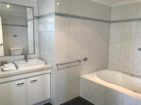 Rainbow Bay Resort Holiday Apartments - Whitsundays Accommodation 5