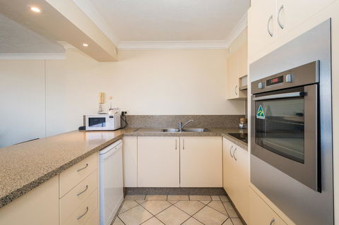 Breakers North Absolute Beachfront Apartments - Official - Whitsundays Accommodation 18