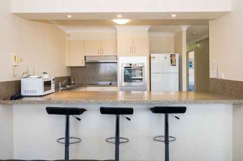 Breakers North Absolute Beachfront Apartments - Official - Whitsundays Accommodation 14