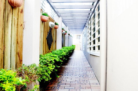 Spring Hill Mews Apartments - Whitsundays Accommodation 3