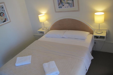 Spring Hill Mews Apartments - Whitsundays Accommodation 13