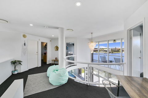 Havana Blue - Large 4 Bedroom Family Home - Whitsundays Accommodation 10