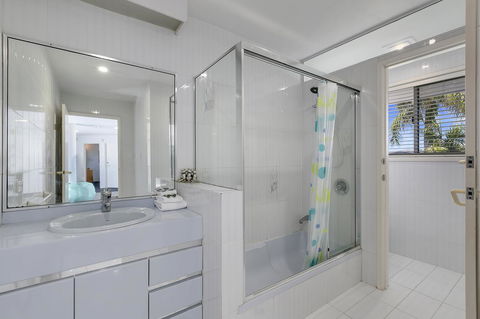 Havana Blue - Large 4 Bedroom Family Home - Whitsundays Accommodation 21
