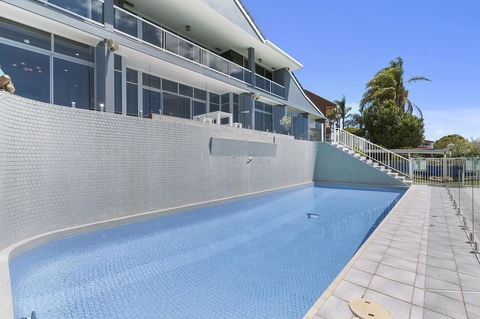 Havana Blue - Large 4 Bedroom Family Home - Whitsundays Accommodation 2