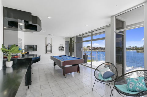 Havana Blue - Large 4 Bedroom Family Home - Whitsundays Accommodation 19