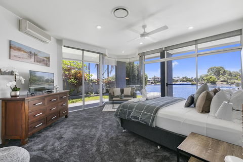 Havana Blue - Large 4 Bedroom Family Home - Whitsundays Accommodation 13