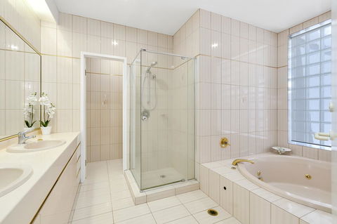 Havana Blue - Large 4 Bedroom Family Home - Whitsundays Accommodation 14