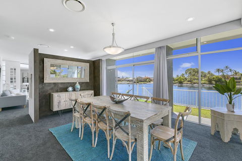 Havana Blue - Large 4 Bedroom Family Home - Whitsundays Accommodation 12