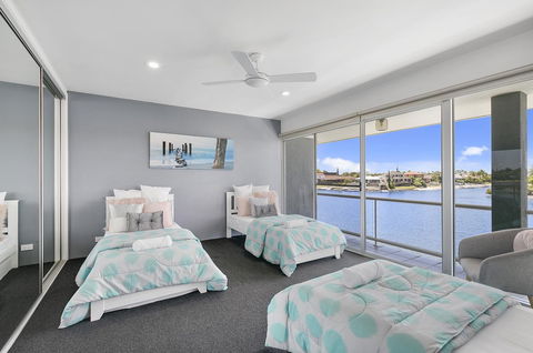 Havana Blue - Large 4 Bedroom Family Home - Whitsundays Accommodation 16