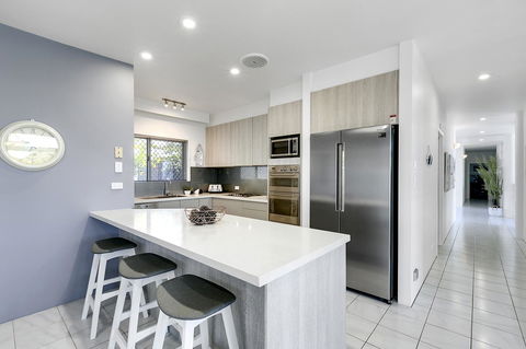 Havana Blue - Large 4 Bedroom Family Home - Whitsundays Accommodation 11