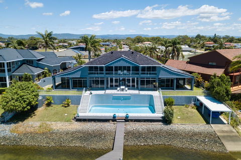 Havana Blue - Large 4 Bedroom Family Home - Whitsundays Accommodation 6