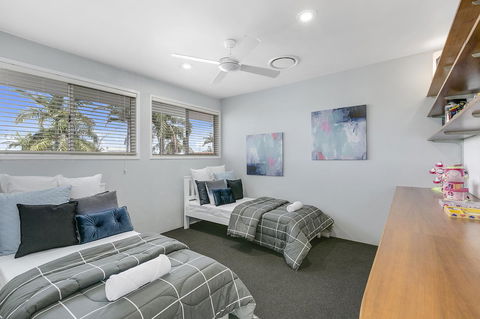 Havana Blue - Large 4 Bedroom Family Home - Whitsundays Accommodation 17