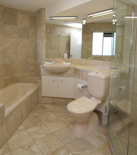 Surfers Mayfair - Whitsundays Accommodation 10