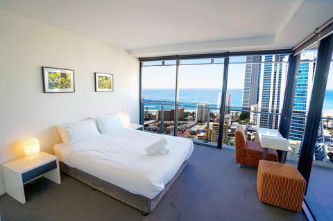 Circle On Cavill Surfers Paradise Apartments-Holiday Paradise - Whitsundays Accommodation 9