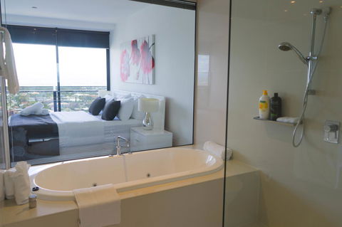 Circle On Cavill Surfers Paradise Apartments-Holiday Paradise - Whitsundays Accommodation 4