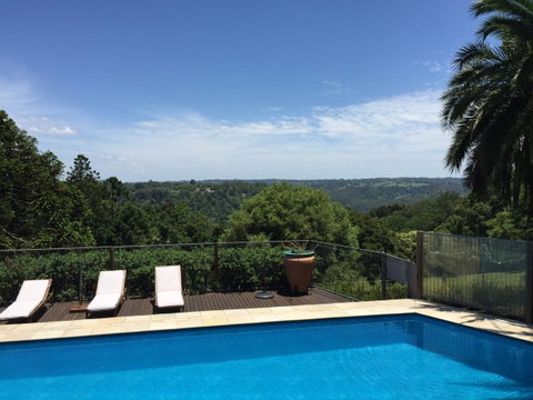 Montville Holiday Apartments - Whitsundays Accommodation 18