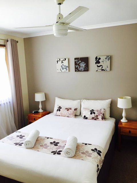 Montville Holiday Apartments - Whitsundays Accommodation 24