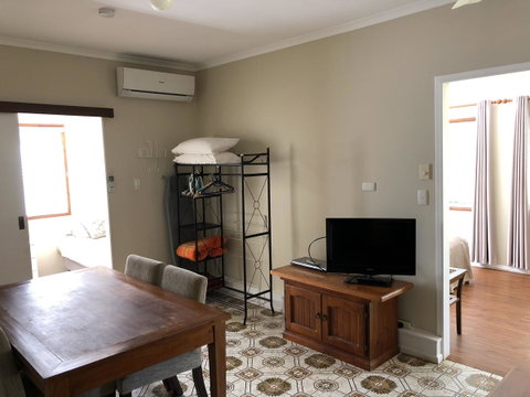 Montville Holiday Apartments - Whitsundays Accommodation 16
